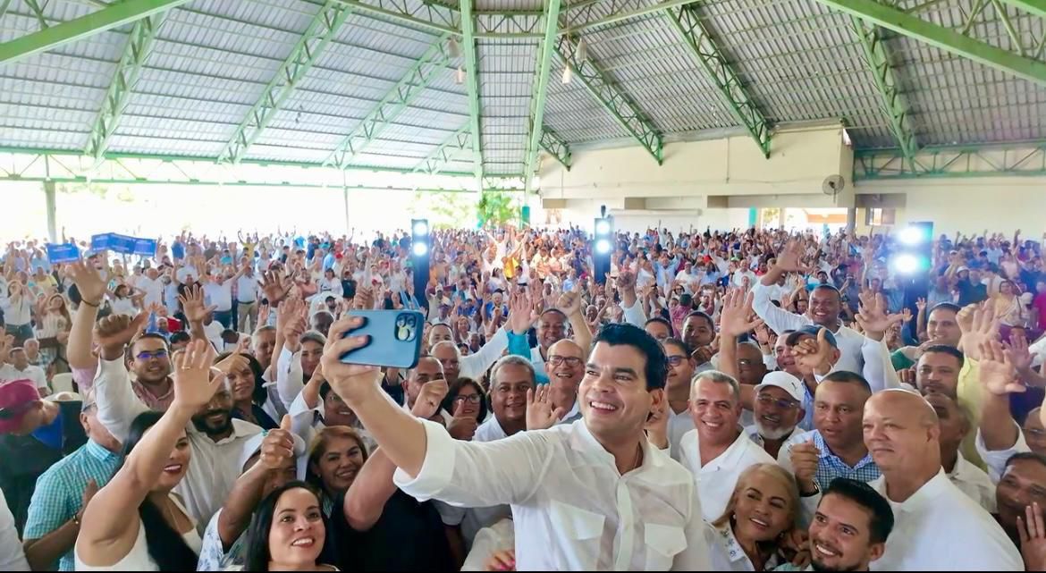 Wellington Arnaud proclama a Luis Abinader como próximo presidente del PRM a partir del 2026
