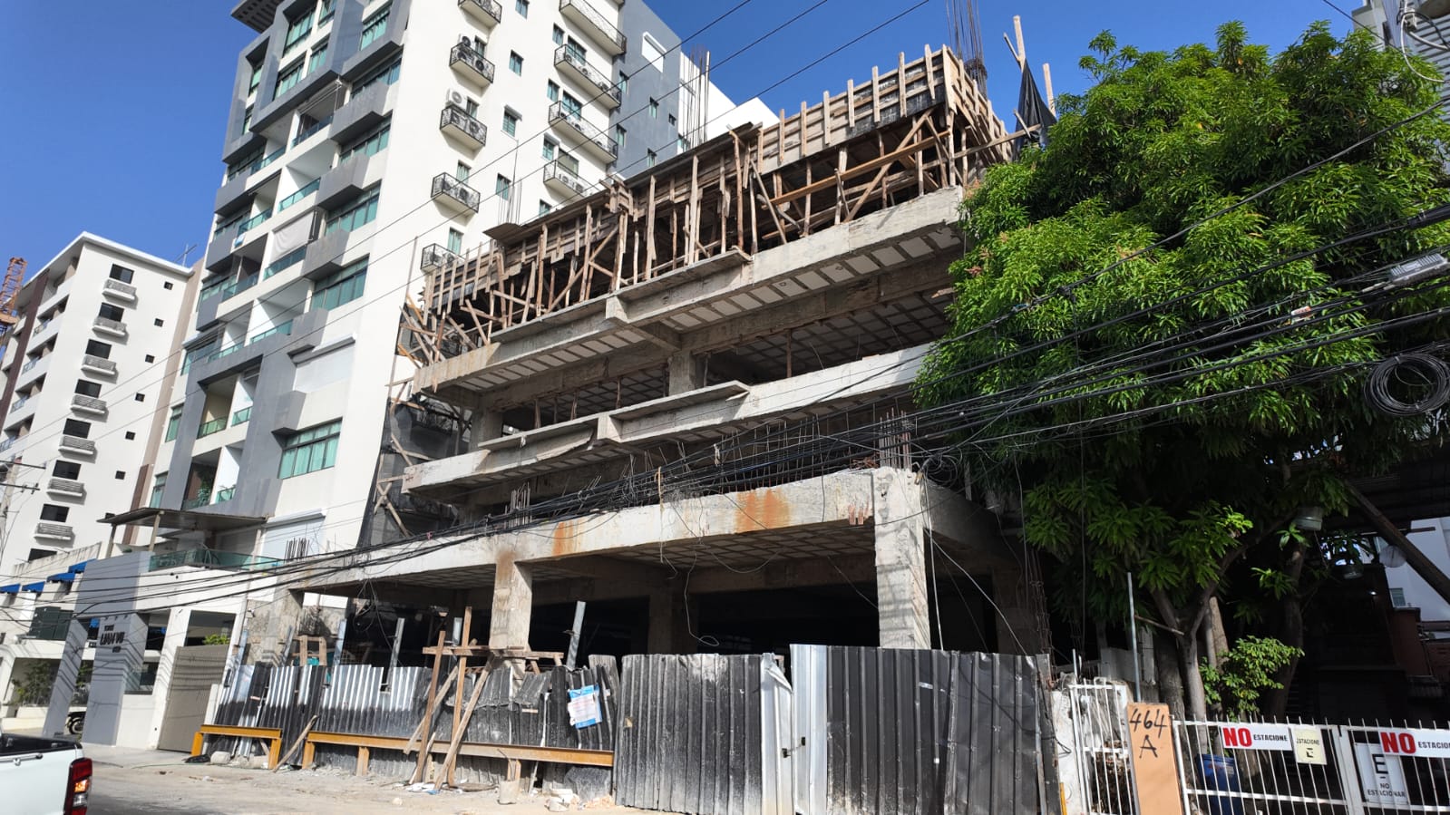 Obreros confían en que tragedia no se repetirá en construcción donde murió haitiano electrocutado