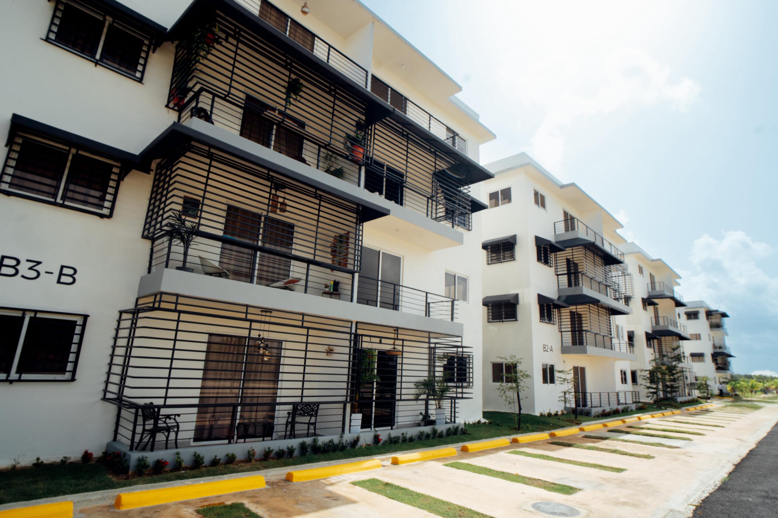 Con una inversión de RD$182 millones Abinader entrega 72 nuevos apartamentos en Boca Chica