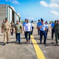 Autoridades supervisan trabajos de intervención a pista de aterrizaje de la FARD