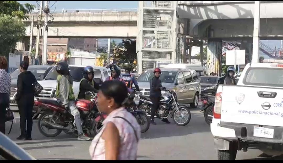Motoconchistas ven en cierre del Metro una oportunidad de oro: “Se va a beber este fin de semana”