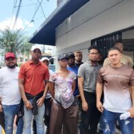 Comerciantes de celulares en SDE denuncian presunto abuso durante allanamientos