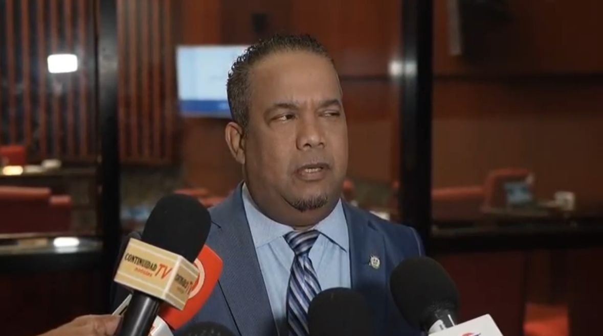Héctor Acosta responde a Leonel Fernández: “Te quiero, te adoro, pero así no”