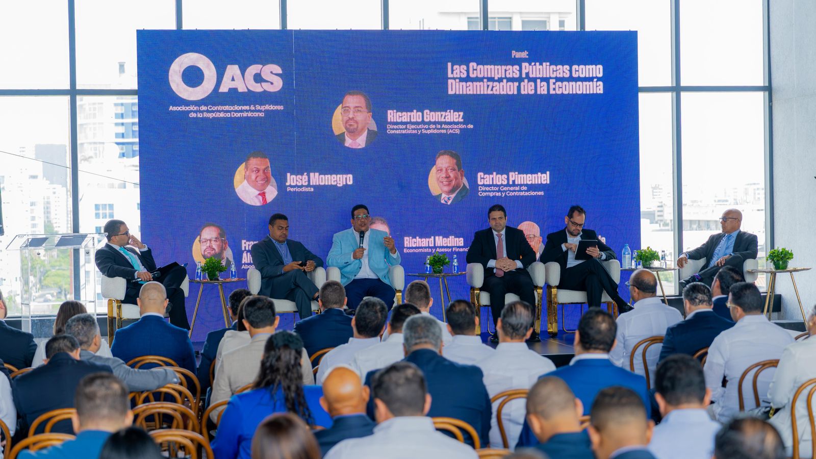 Panel “Compras Públicas como Dinamizador de la Economía”, organizado por la recién creada Asociación de Contratistas y Suplidores (ACS).