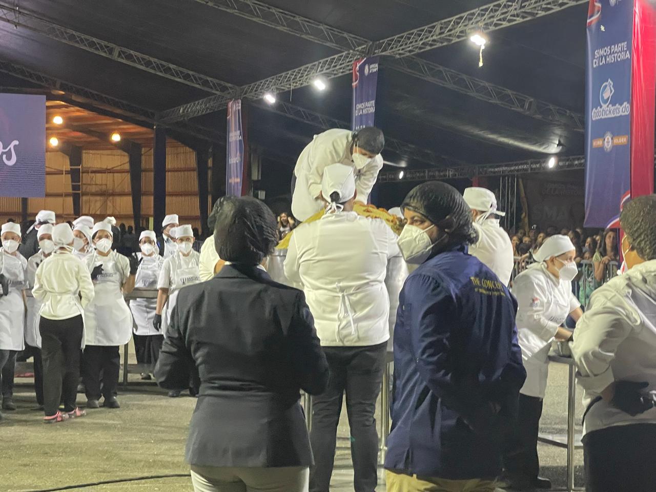 Autoridades y figuras públicas respaldan récord del mofongo más grande del mundo en Santiago
