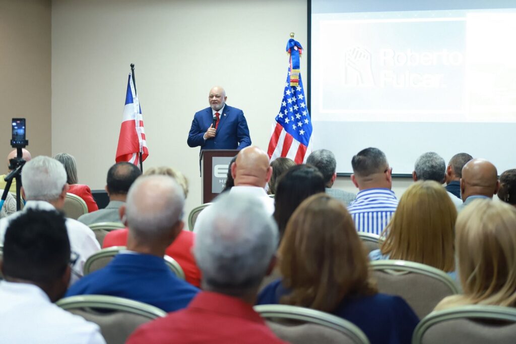 Roberto Fulcar presenta en Miami su libro “Mi compromiso con la educación”