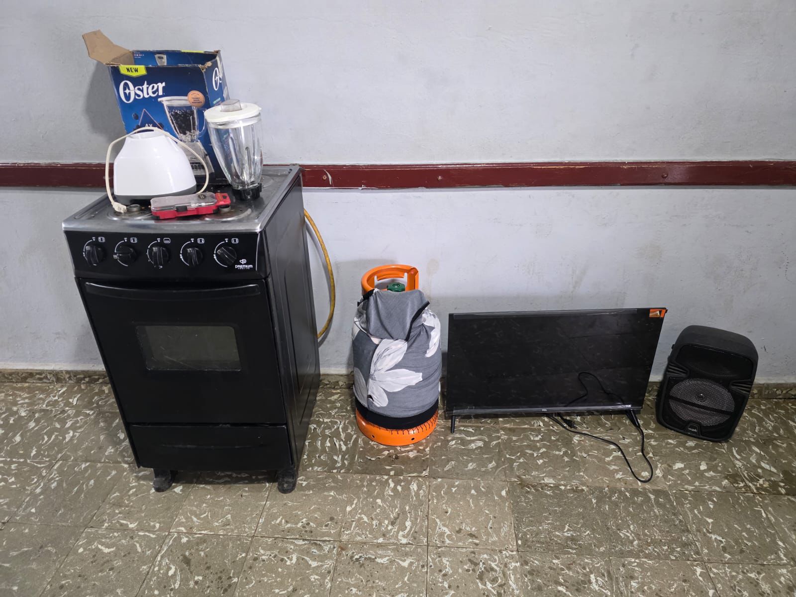 Policía recupera electrodomésticos robados en Monte Plata