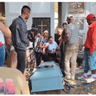 Sepultan a joven asesinado con casco de botella en Santiago; familia clama por justicia