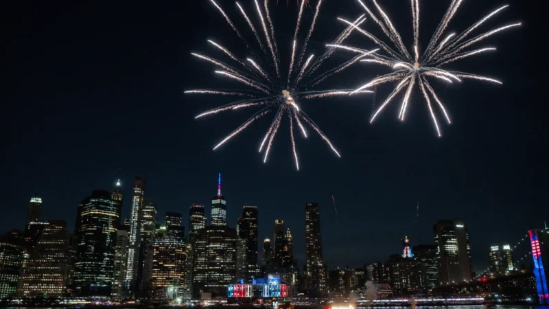 Celebración del 4 de julio en Nueva York se desarrolló sin violencia y con un cielo iluminado por fuegos artificiales