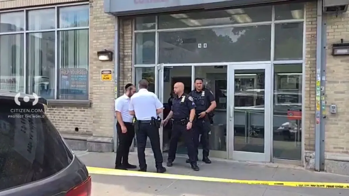 Intento de robo armado desata caos en oficina postal de Brooklyn