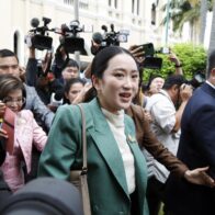Justicia tailandesa suspende a la primera ministra y acorrala a los Shinawatra