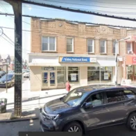 Hombre es hallado muerto con disparo en la cabeza dentro de auto en Queens; investigan como homicidio