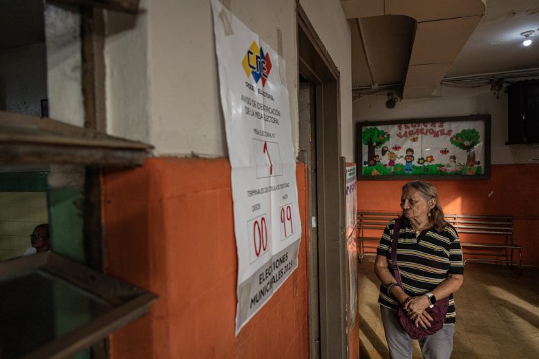 Abren los centros de votación para comicios municipales y consulta popular en Venezuela