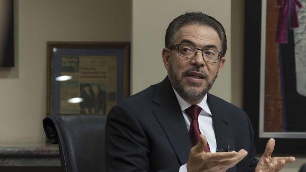 ¡Le pico! Guillermo Moreno responde a Carlos Sánchez tras rutina de humor en Premios Soberanos