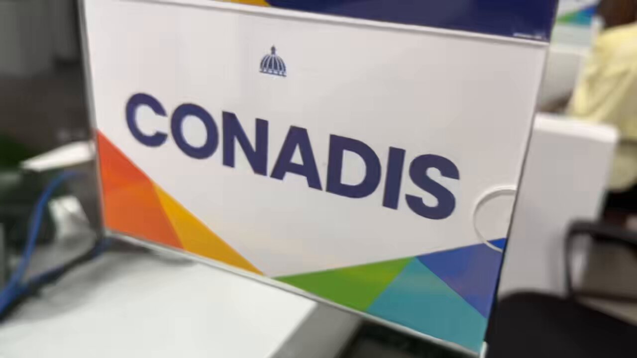 CONADIS asegura acceso educativo a niño con discapacidad tras solicitud de madre en La Romana
