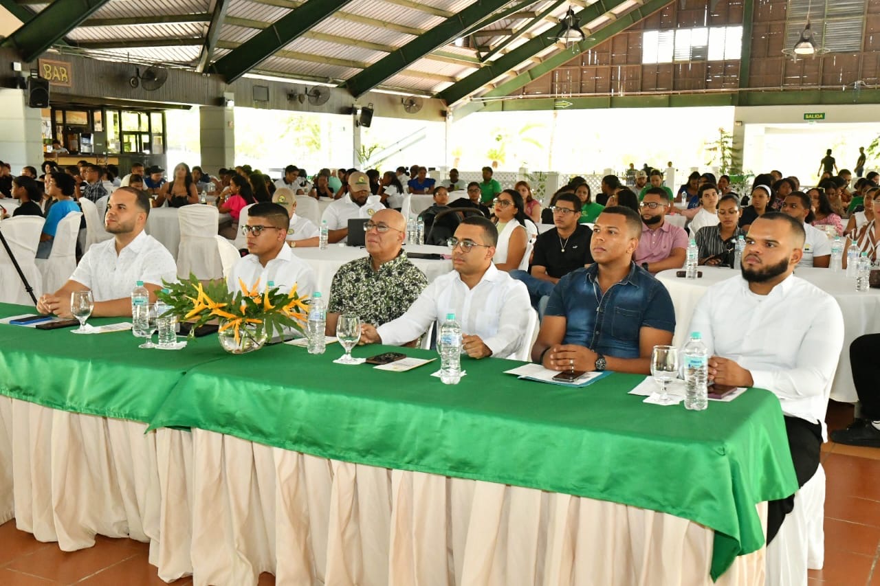 Jóvenes protagonizan el relevo generacional en el cooperativismo dominicano