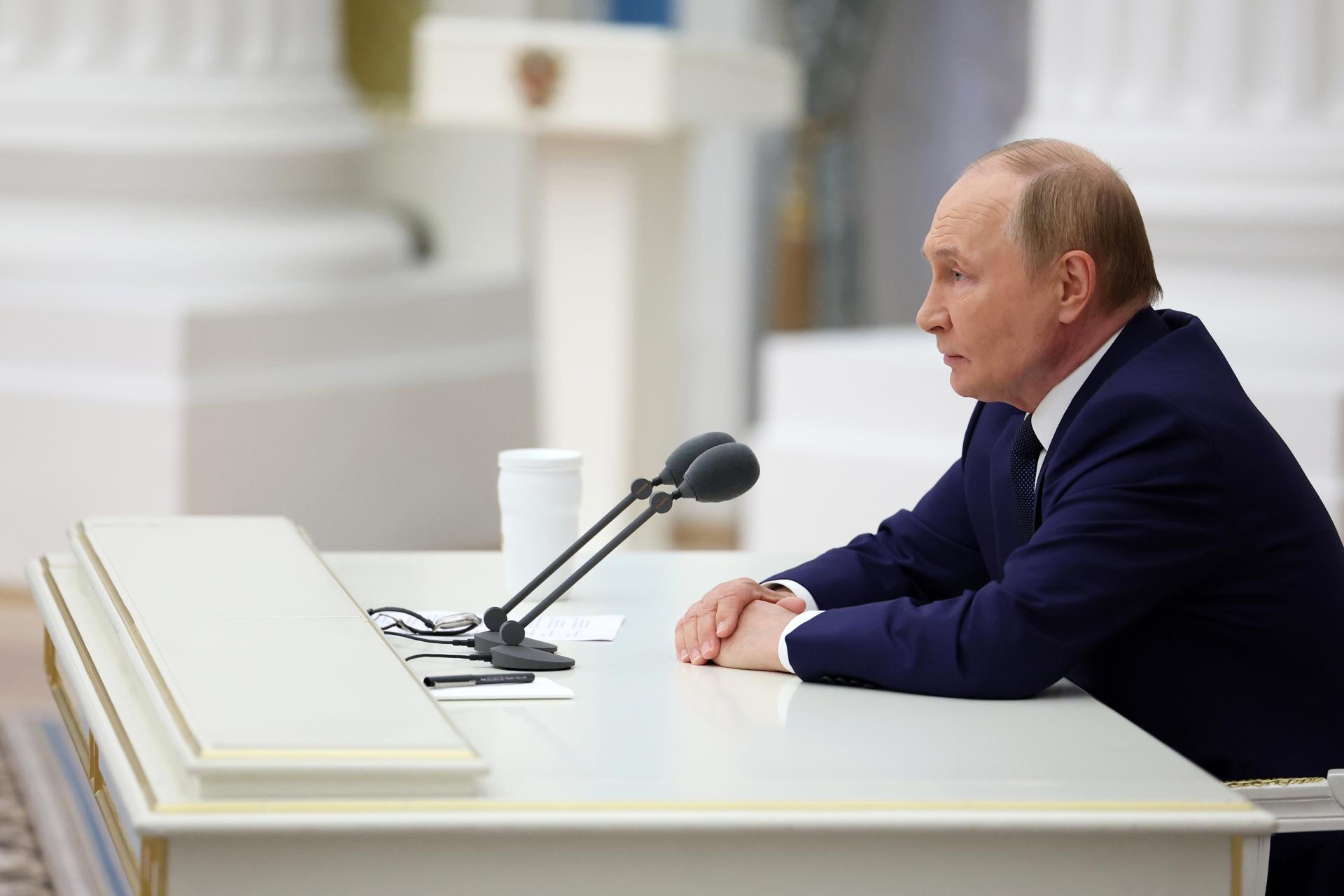 Putin alaba los "sinceros esfuerzos" de EEUU para poner fin a los combates en Ucrania
