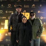 Producida por Ricardo Bardellino y Celinés Toribio, con guion de Gustavo López y Miguel Yarull, “A Tiro Limpio” cuenta con el respaldo de “Guerra Films”, “Esencia Films” y “Frío Frío Productions”.