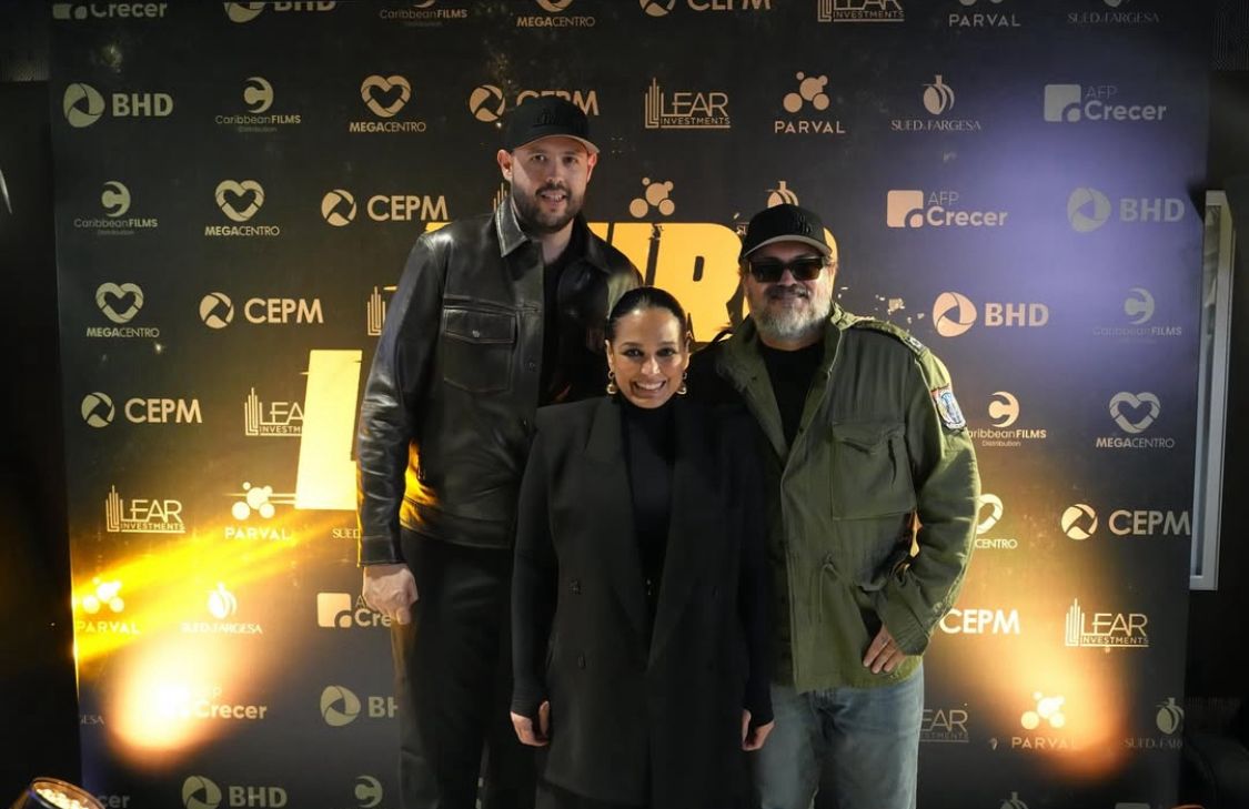 Producida por Ricardo Bardellino y Celinés Toribio, con guion de Gustavo López y Miguel Yarull, “A Tiro Limpio” cuenta con el respaldo de “Guerra Films”, “Esencia Films” y “Frío Frío Productions”.
