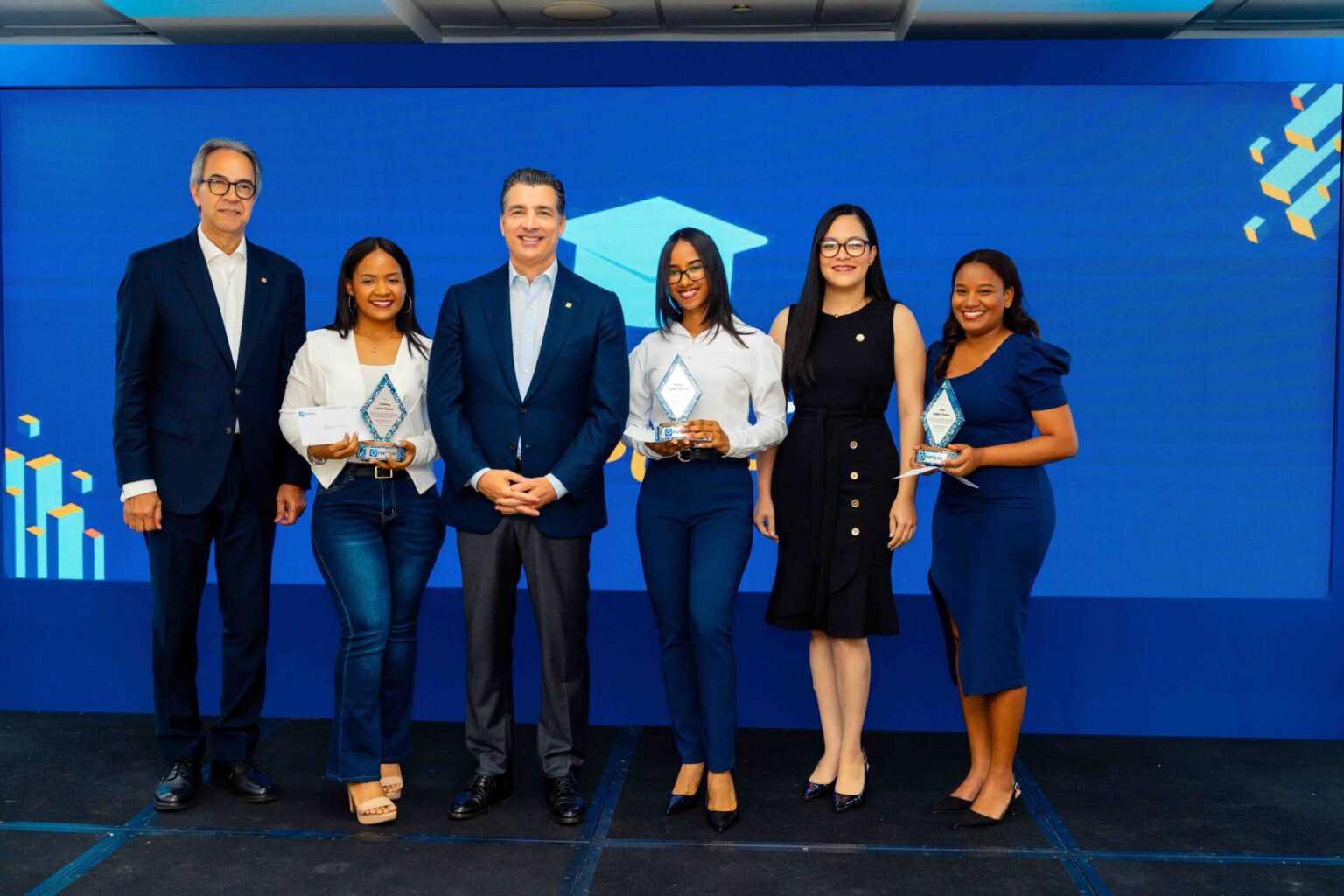 Banco Popular otorga 32 nuevas becas del programa Excelencia Popular