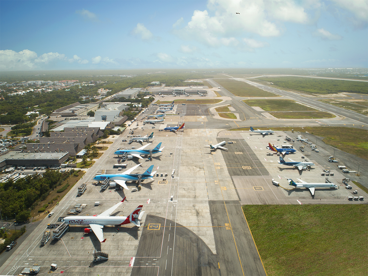 Aeropuerto de Punta Cana recibe galardón “The Best of DR 2025” de la Revista Mercado