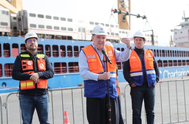 Llega a Perú desde EE.UU. el segundo lote de vagones para polémico tren en Lima