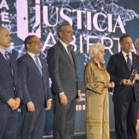 Milagros Ortiz Bosch recibe reconocimiento en Conferencia Internacional de Justicia Abierta