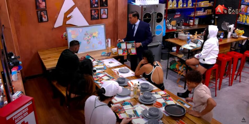 Iván Gatón lleva la historia y la geografía de La Española a La Casa de Alofoke