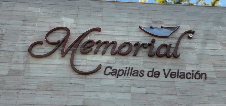 Despiden en velatorio a doña Lilia Mella, madre del director de INEFI