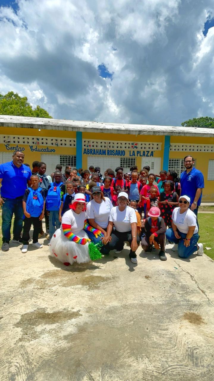 Fundación “Pa’ Llevar Alegría” entrega útiles escolares en  Hato Mayor