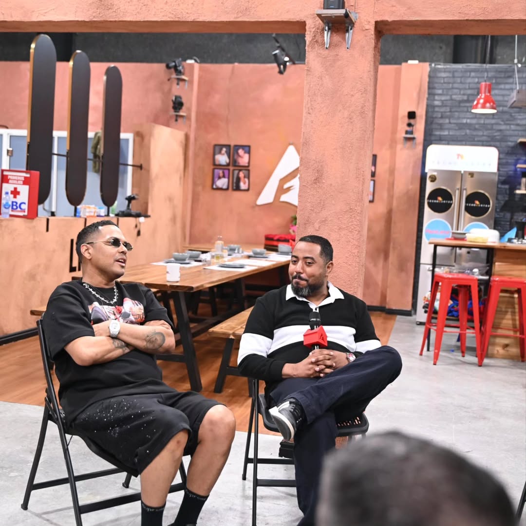 Ariel Santana lidera un intenso "Jueves conspirativo" en La Casa de Alofoke