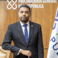 Miembro del Consejo Superior del Ministerio Público recibe reconocimiento en la 41.ª entrega de los Premios Selección