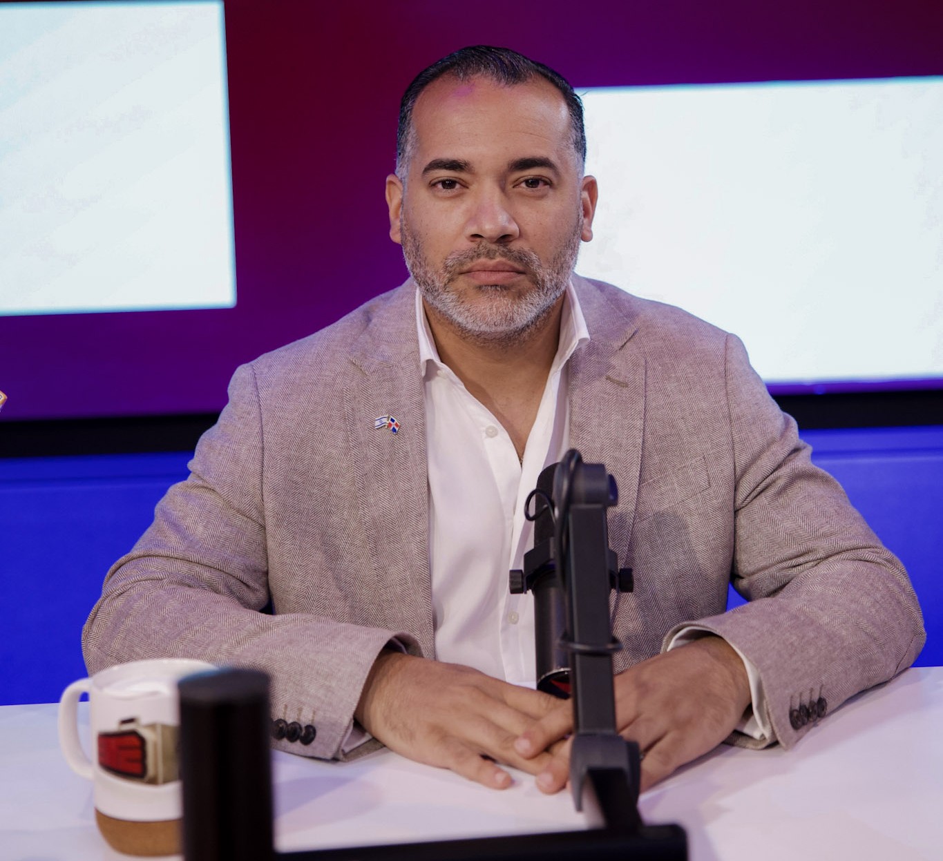 Brito denuncia a "La Demente" por promover esquemas de "chiperos" y cuestiona bancos y autoridades