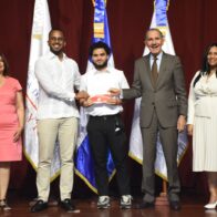MESCyT e ITLA realizan entrega de 350 becas nacionales a estudiantes en carreras STEAM