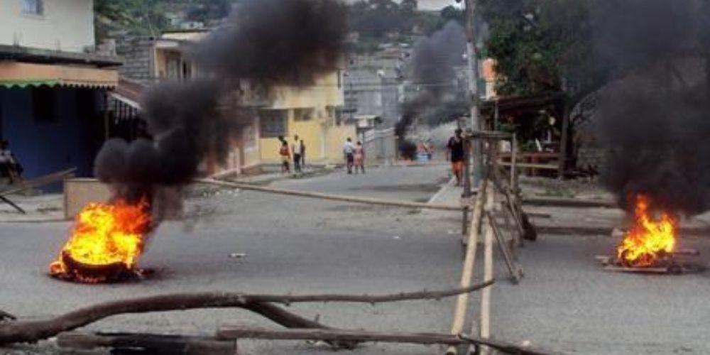 Residentes de Monte Rojo protestan por más de un año sin agua potable