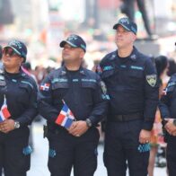 PN presenta nuevo uniforme durante participación en la Gran Parada Dominicana junto a la NYPD