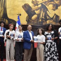 Cámara de Diputados recibe a estudiantes dominico-españoles ganadores del Premio al Mérito Escolar Madrid 2025