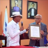 Honran al escritor Miguel Andrés Reyes Raposo como Hijo Meritorio