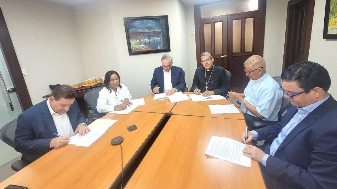 FONPER y Ucateci acuerdan gestión del CEB y proyectan extensión universitaria en Bonao
