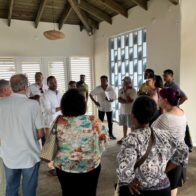Autoridades y líderes comunitarios supervisan nuevos locales del Pueblo de los Pescadores