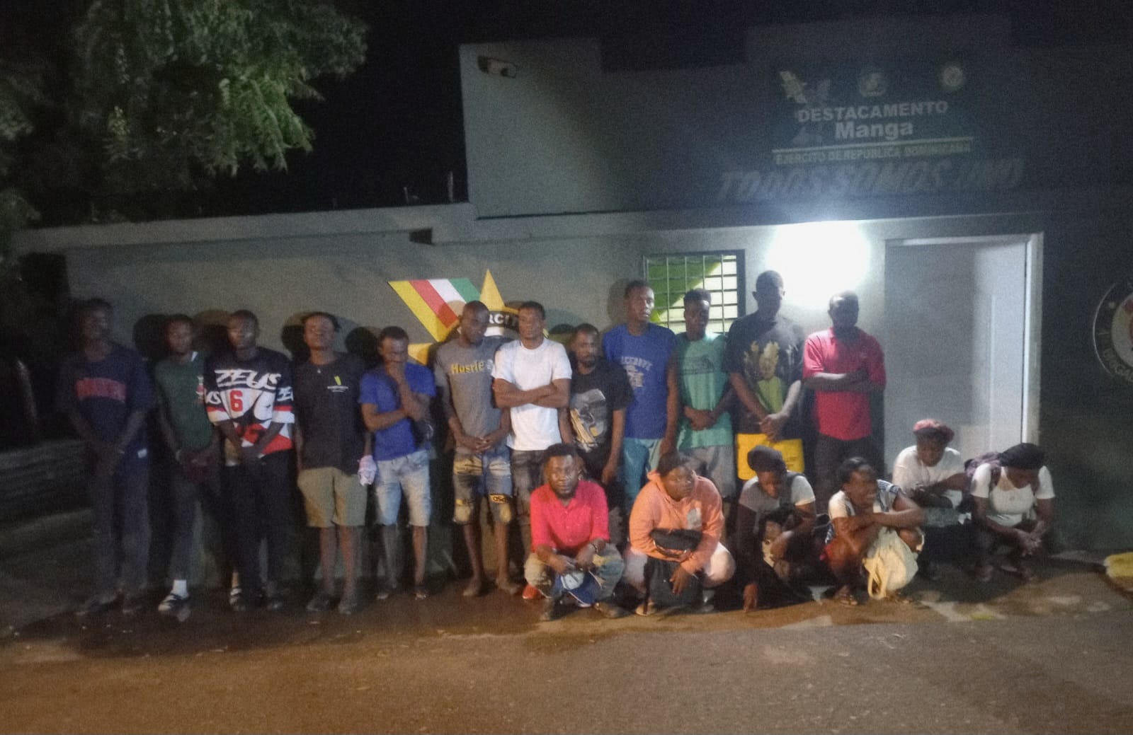 Ejército detiene a 21 haitianos en situación migratoria irregular en Guayubín