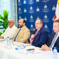 Los ministros de Hacienda y Economía (MHE), Magín Díaz, y de Industria, Comercio y Mipymes (MICM), Víctor -Ito- Bisonó.