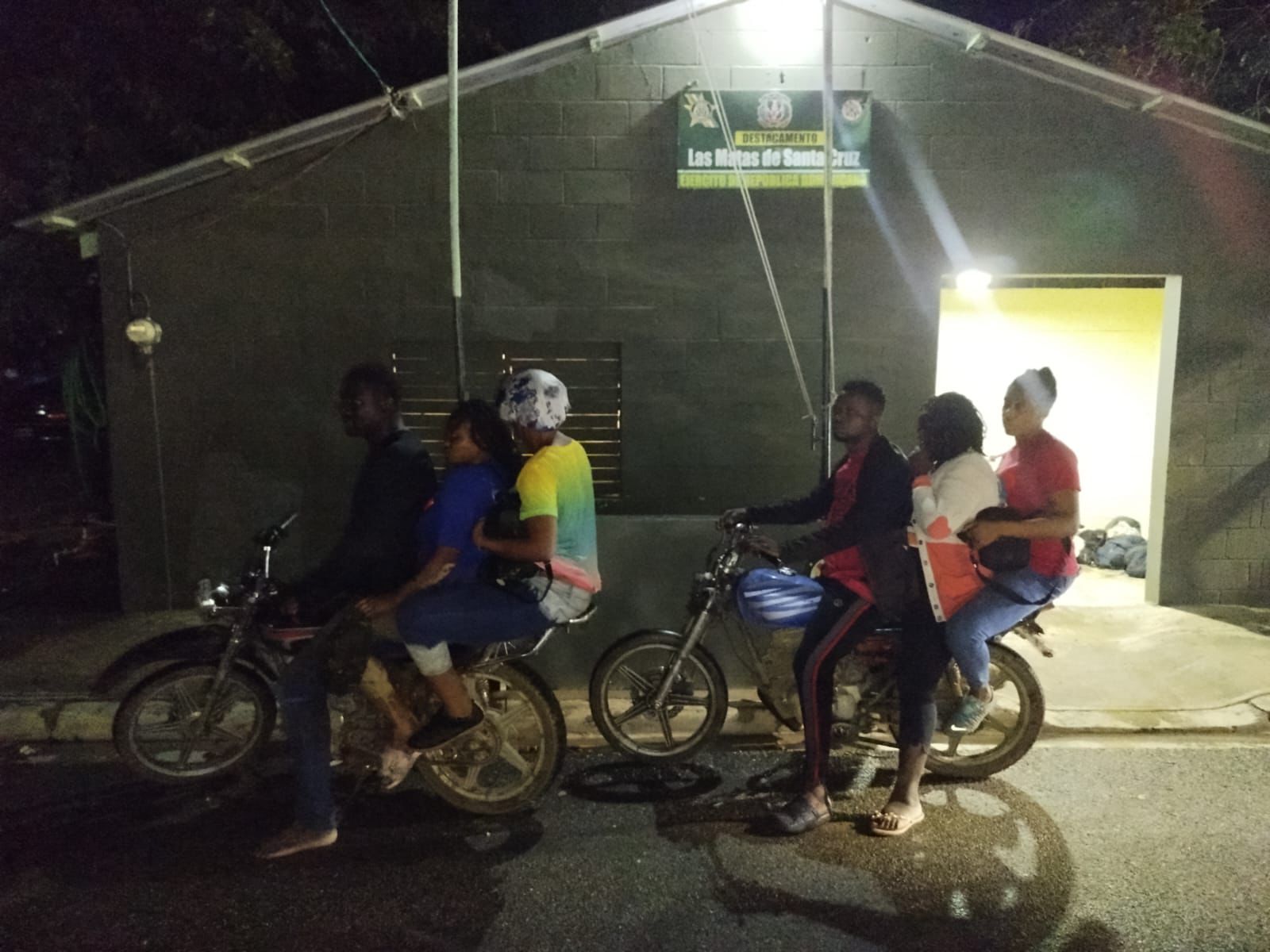 Detienen a 34 haitianos indocumentados y ocupan motocicletas en Montecristi