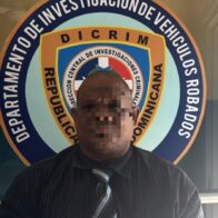 Arrestan a falso pastor por liderar red de falsificación de matrículas en Santiago