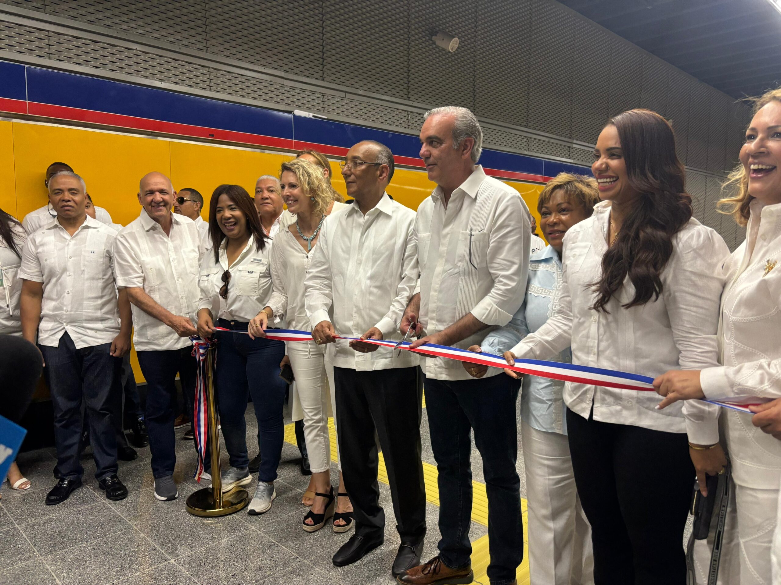 Presidente Abinader inaugura trenes de seis vagones y túnel de interconexión del Metro de Santo Domingo