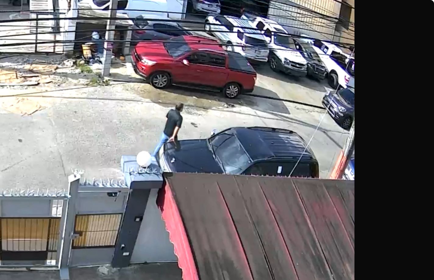 Residentes del sector El Quisqueya denuncian vandalismo de propietario de taller de mecánica
