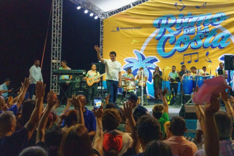 Bañada de merengue David Collado inaugura plataforma Ritmo de la Costa en malecón SDE
