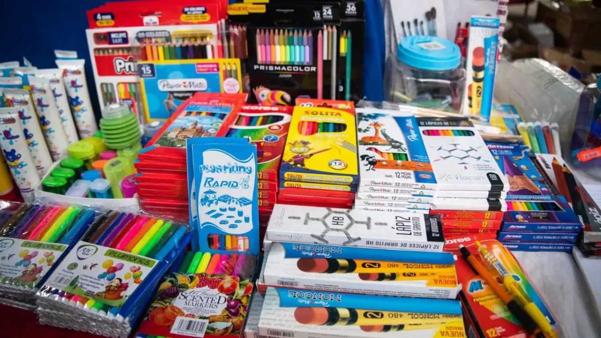 Pro Consumidor supervisa la venta de útiles escolares para prevenir publicidad engañosa