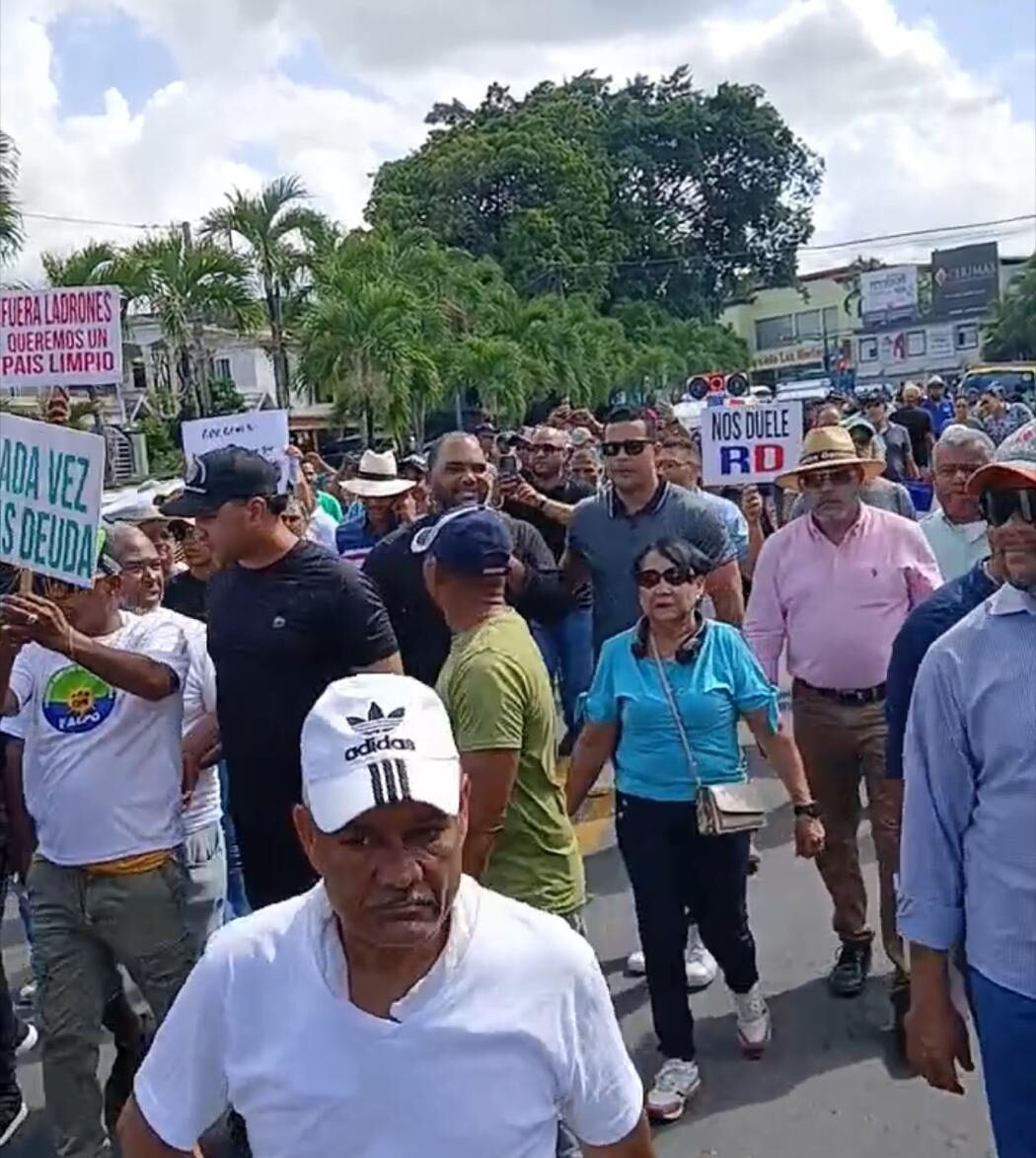 Población de Bonao marcha contra apagones y altas facturaciones de Edenorte