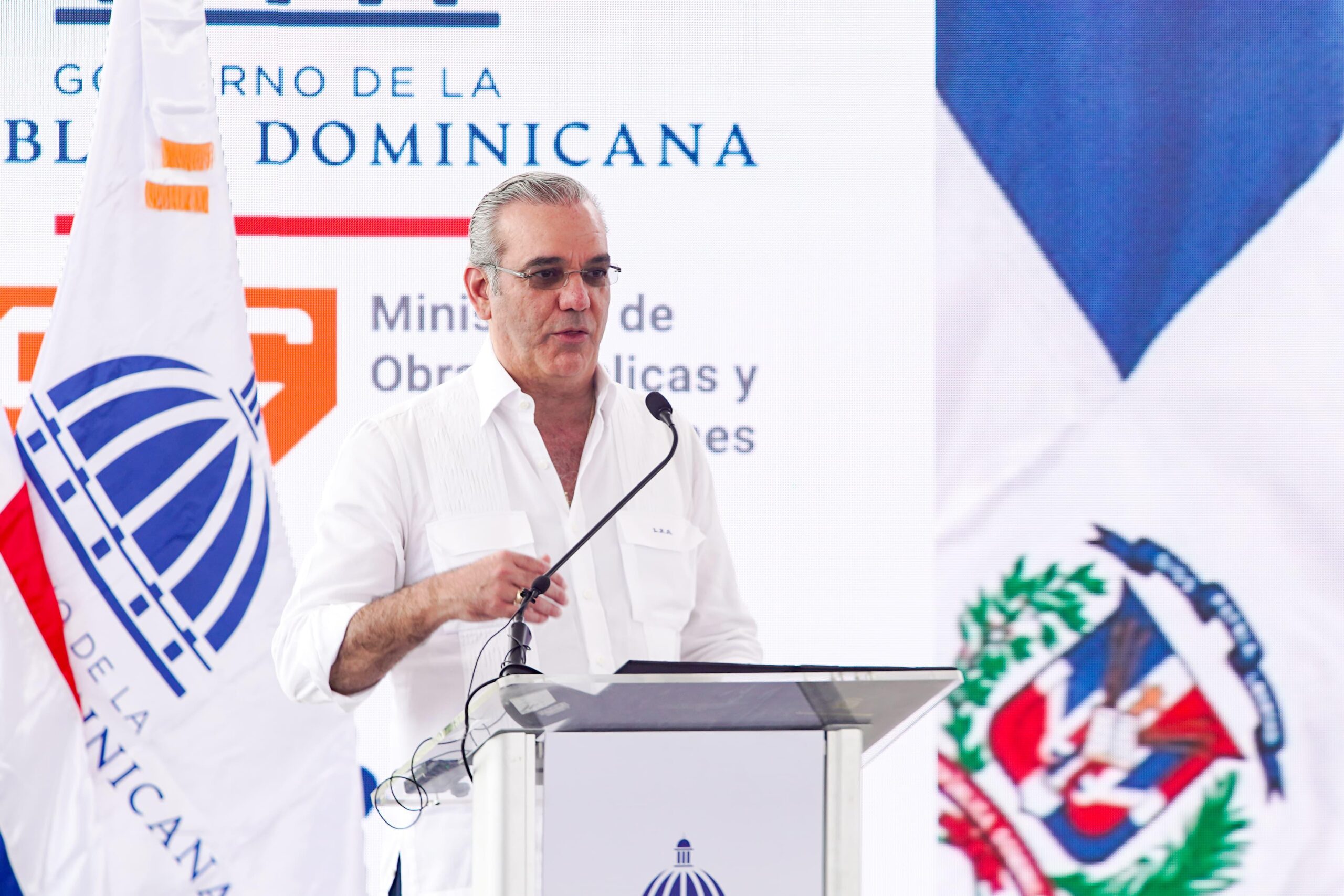 Abinader: “Hay muchos que están en política, yo estoy en trabajo”